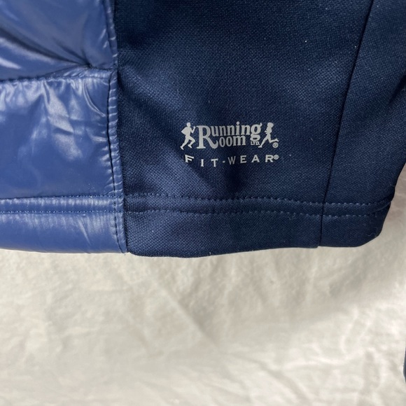 Women’s Ultralight Running Room Fit-Wear Puffer Jacket | Medium - Picture 3 of 5